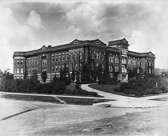 Graff Main Hall 1917