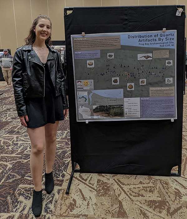 Meltesen with poster showing distribution of quartz at Frog Bay site