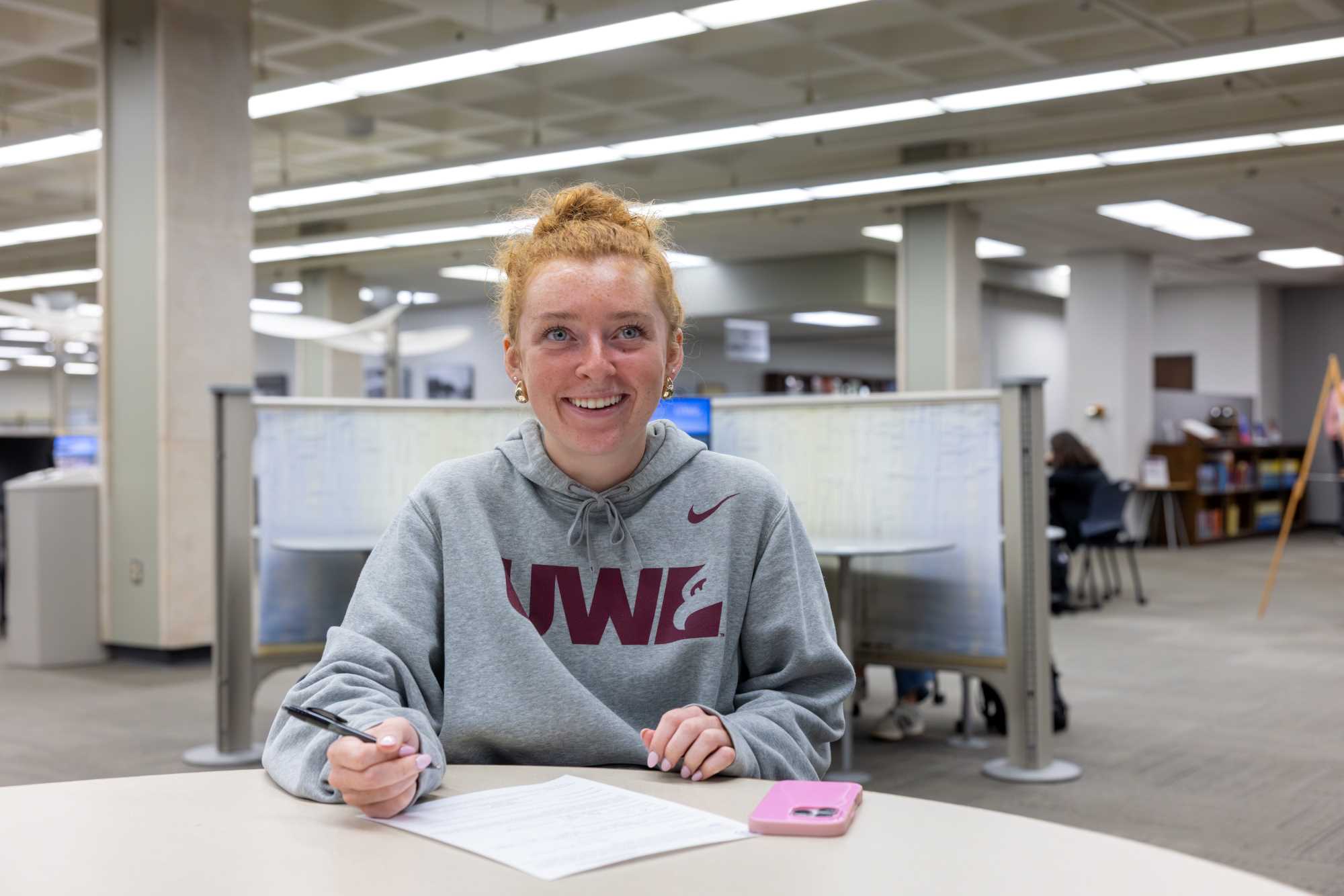 Student in Murphy Library on the first day of classes