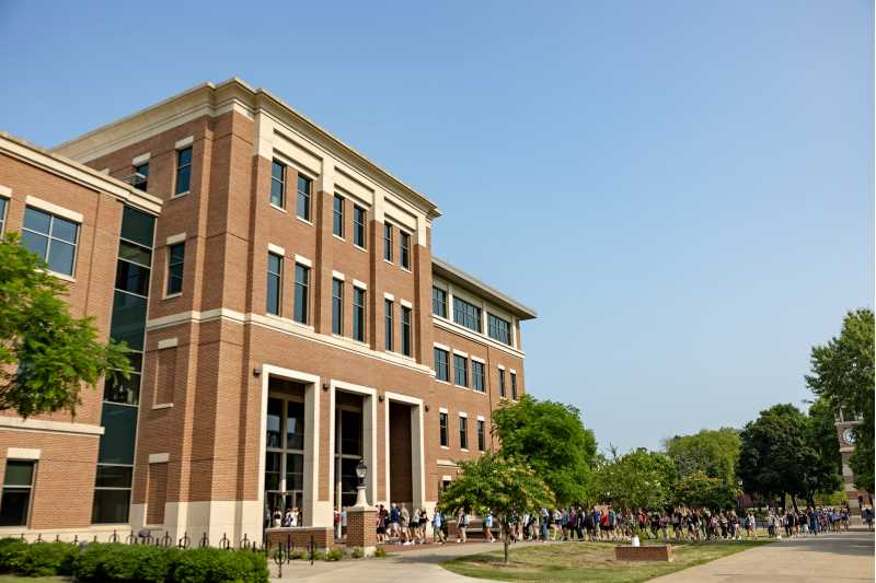 UWL welcomed new students to campus for the first time during START (Student Advising, Registration, and Transition) dates in June. New Student Orientation builds on what students have learned at START, providing informational programs and entertainment.
