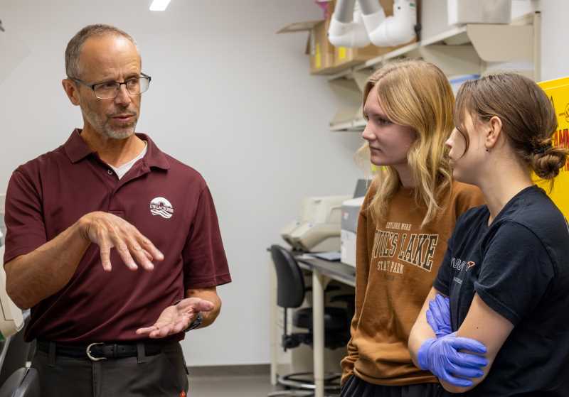 UWL Biology Professor Scott Cooper teaches students advanced molecular biology techniques. In the class, students are conducting course-embedded research for UWL faculty client Sumei Liu. 