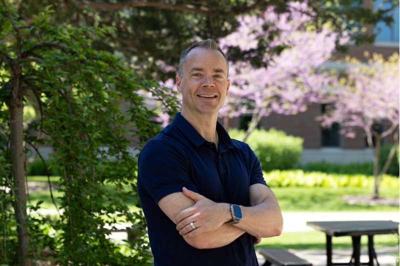 Ryan McKelley, professor of psychology, is one of six faculty to receive a 2025 Eagle Teaching Excellence Award.