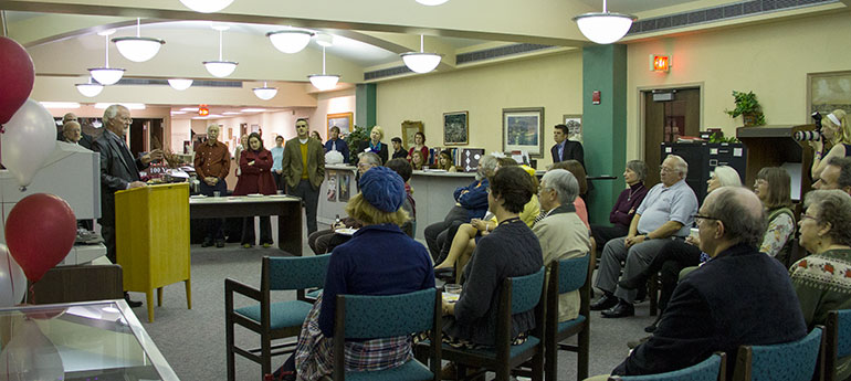 20121114__ARC_Anniversary_0017we Photo of Ed Hill talking to group in ARC.