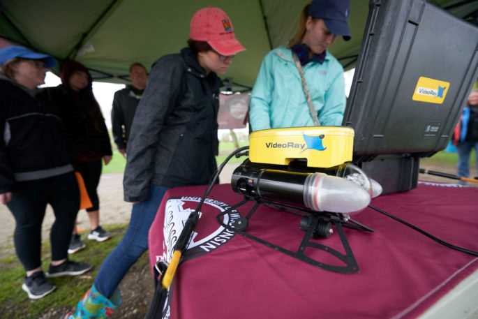 Students piloted an ROV, or underwater robot, as part of a hands-on class activity.
Read more →

