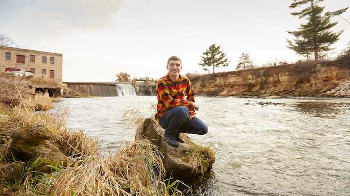 UWL Senior Phoenix Rogers, an aquatic science major and chemistry minor, received the World War II Leon Miller Scholarship. Rogers serves as fire direction chief in the Wisconsin Army National Guard where he supervises two teams of soldiers who coordinate artillery fire. He has served at the Fire Direction Center for five years.
Read more →
