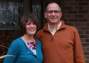 Image of Brian and Lori Hesprich standing together.