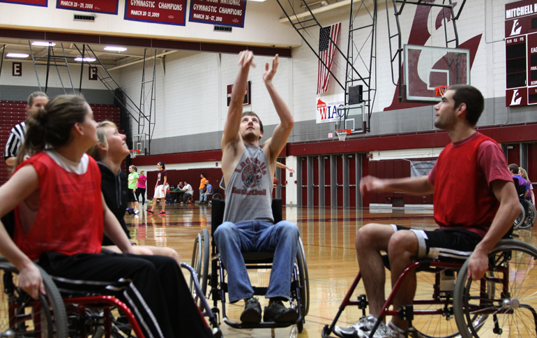 Exercise_Sport-Science_0003w Students in wheelchairs playing basketball.