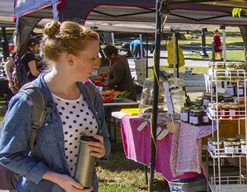 Image of a student looking at produce at the UW-L Farmer's Market. 