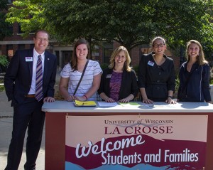 Freshmen Registration. Photo by Pa Moua-Yang. University Communications.
