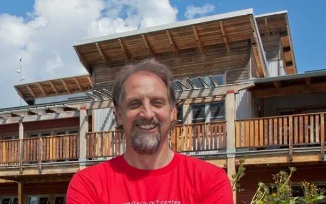 Ken Leinbach, executive director of Milwaukee’s Urban Ecology Center, is the presenter for the inaugural Prairie Springs Distinguished Environmental Sciences Lecture.
Read more →