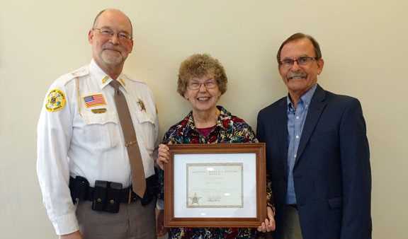 Bette Steele (center)