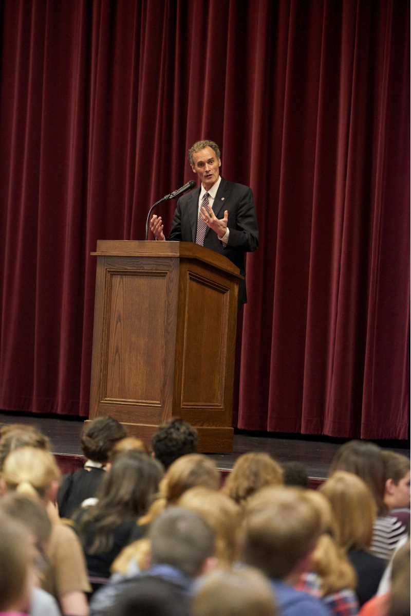 Chancellor Gow addressing the audience 2016 NHD