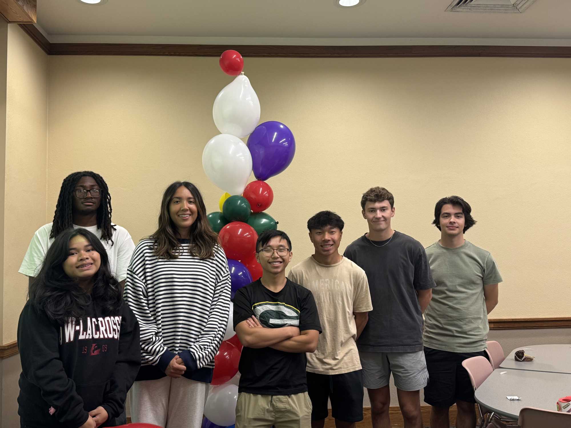 AERIE 26-27 Orientation Week Balloon Activity Winner Group Photo