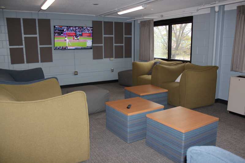 6 O White lounge 2.JPG